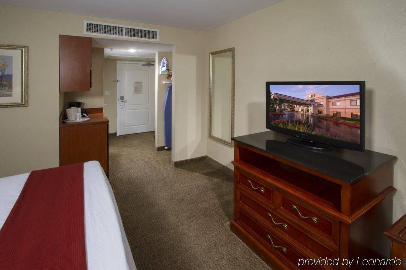 Best Western Valencia/Six Flags Inn & Suites Santa Clarita Zewnętrze zdjęcie