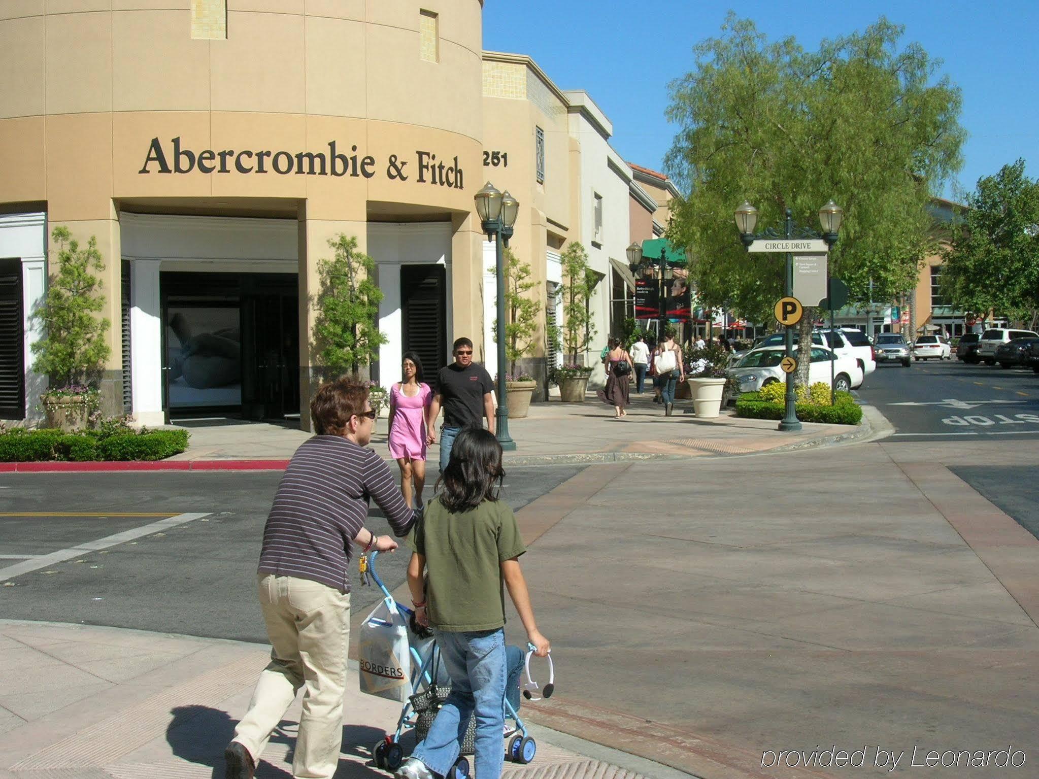 Best Western Valencia/Six Flags Inn & Suites Santa Clarita Zewnętrze zdjęcie